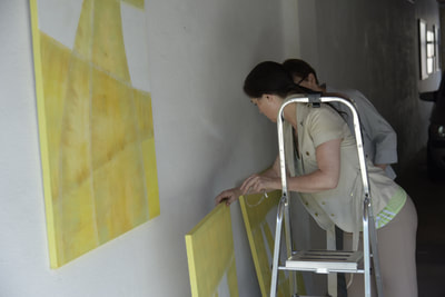 Petra Trimmel, installing art, abstract art, painting on canvas, artist Josefa Trimmel Tscharmann